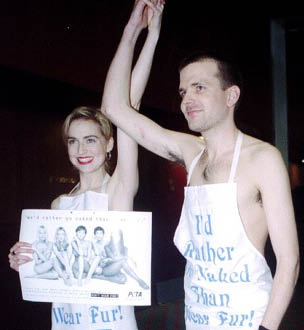  Fotomodellen Amanda Bates og Anton Krag demonstrerte i dag p SAS - hotellet mot pels.                  